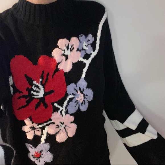 H&M sweater with bell sleeves - Picture 2 of 7